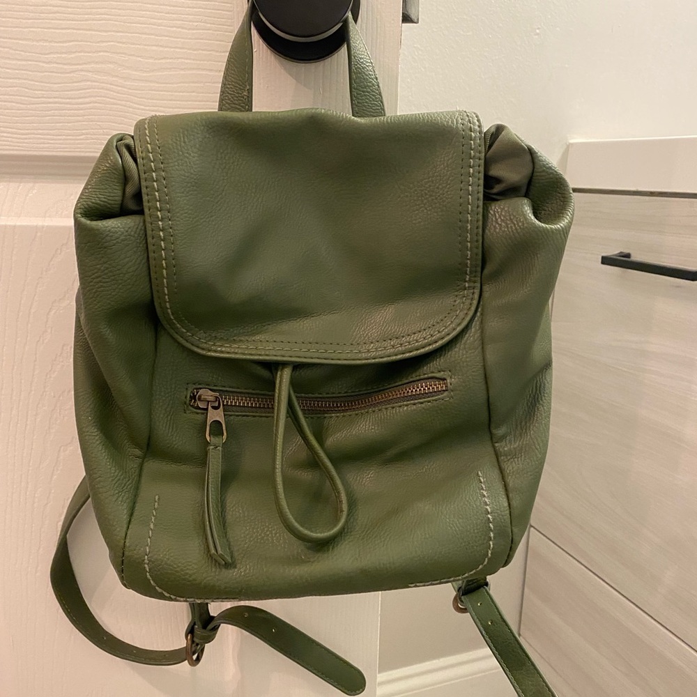 Universal thread backpack